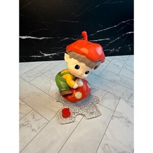 Hacipupu Hand in Hand Figurine